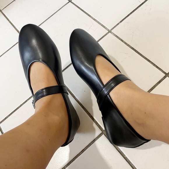 NWT (New in box) Black PU Mary Jane Flats - Picture 6 of 6